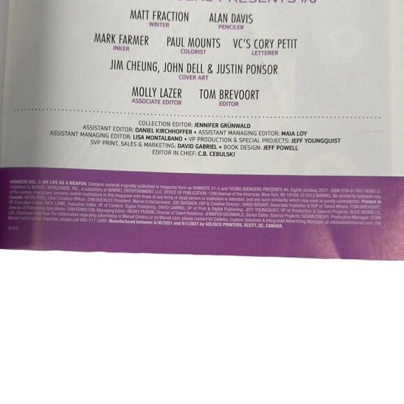 Hawkeye #1 My Life as a Weapon Graphic Novel (Marvel, March 2013) - Picture 4 of 5